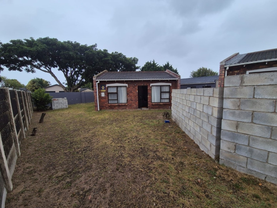 2 Bedroom Property for Sale in Overbaakens Eastern Cape